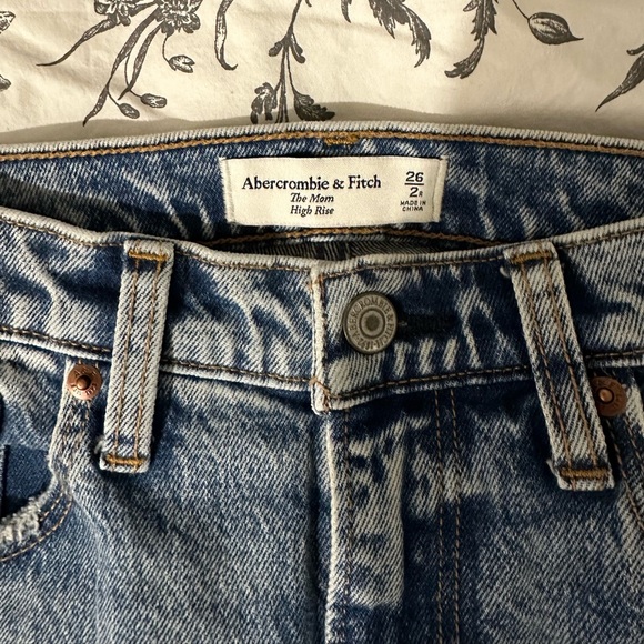 Abercrombie & Fitch x Bre Sheppard High-rise Mom Jeans, Size 26/2 - Picture 6 of 7